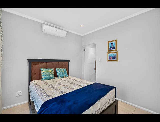 4 BEDROOM HOUSE FOR SALE IN LONEHILL